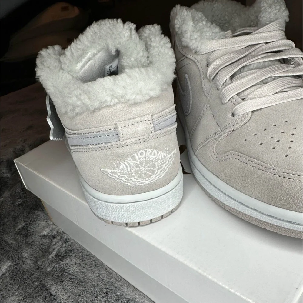 Air Jordan 1 low Sherpa - Picture 5 of 9
